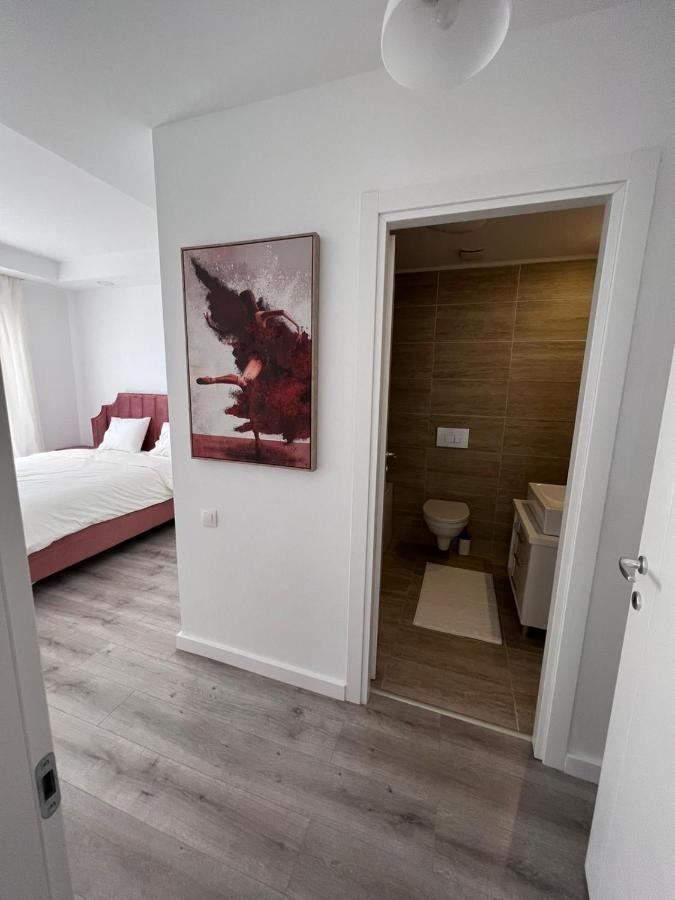 Cosmopolis Bliss: Your Home Away From Home Stefanestii de Jos Dış mekan fotoğraf