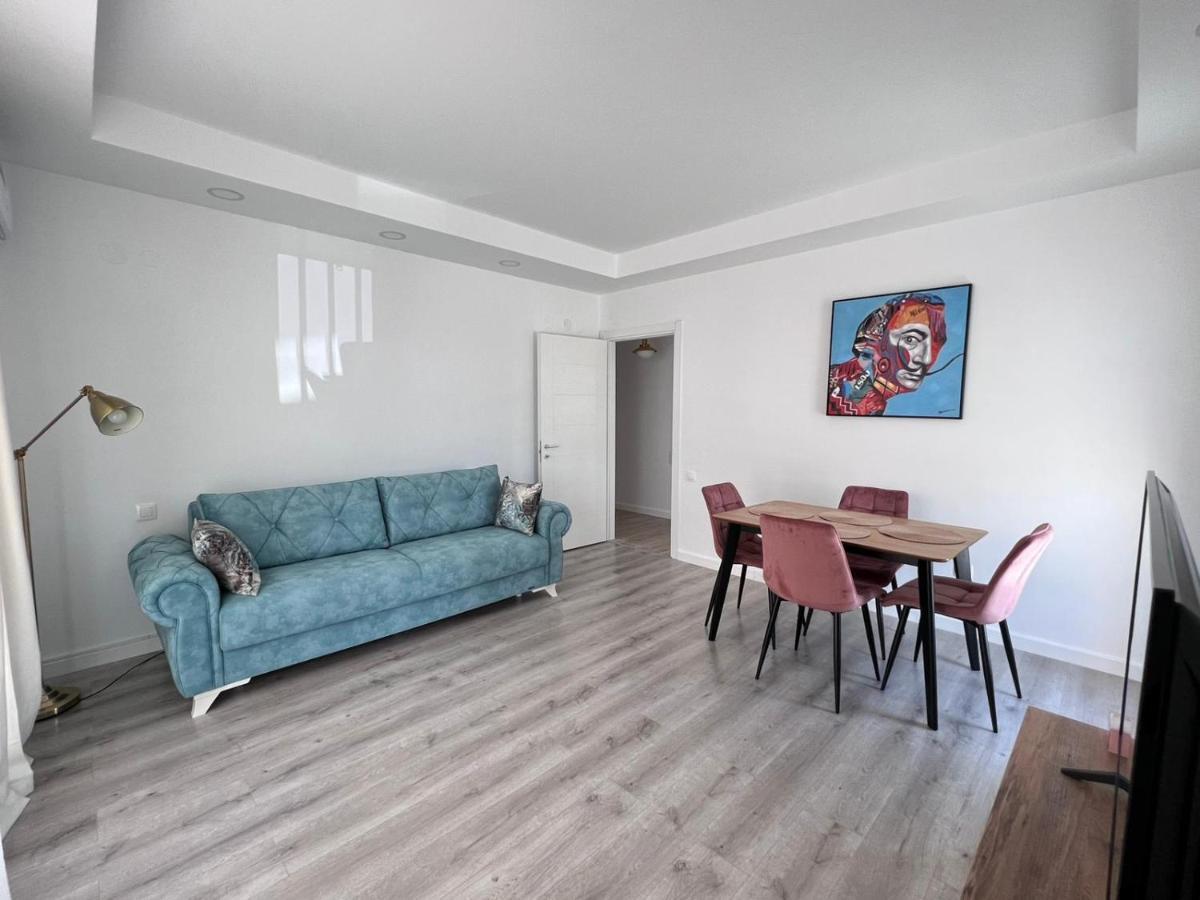 Cosmopolis Bliss: Your Home Away From Home Stefanestii de Jos Dış mekan fotoğraf