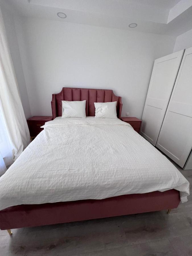 Cosmopolis Bliss: Your Home Away From Home Stefanestii de Jos Dış mekan fotoğraf